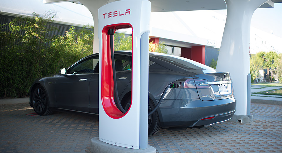 клуб автолюбителей Tesla в России